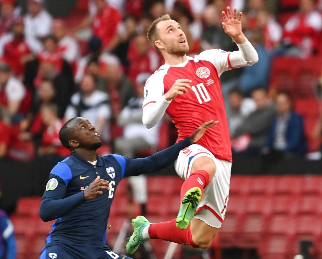 Christian Eriksen Falder Om Video and The Hospitalized